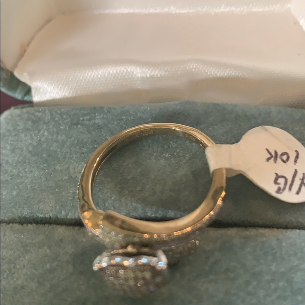 Gold ring - Picture 2 of 2